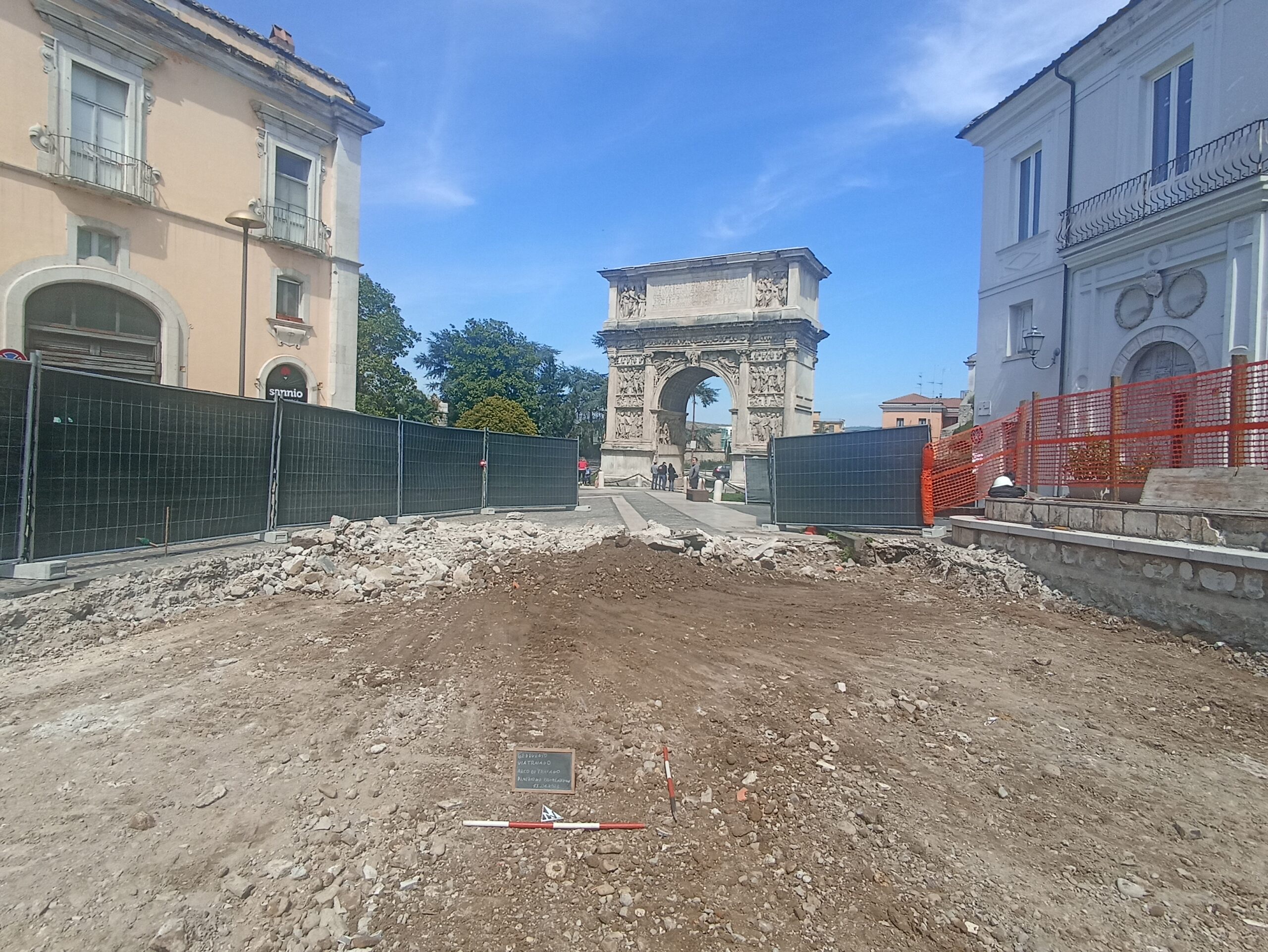 Documentazione archeologica · Arco di Traiano — Benevento